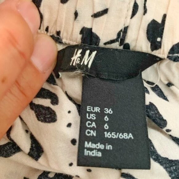 H&M Animal Print Pleated Cotton Cuff Pocket Elastic Waist Lightweight Shorts - Picture 6 of 16